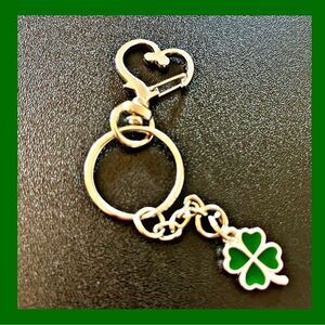 *30off3* Lucky Four-Leaf Clover Keychain.